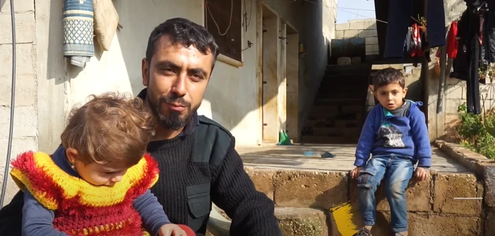 يعيش حسين الآن مع أسرته متحدين كل المصاعب