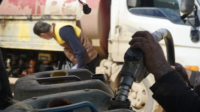 البدء بتوزيع الدفعة الأولى من مادة الديزل على المزارعين المستفيدين