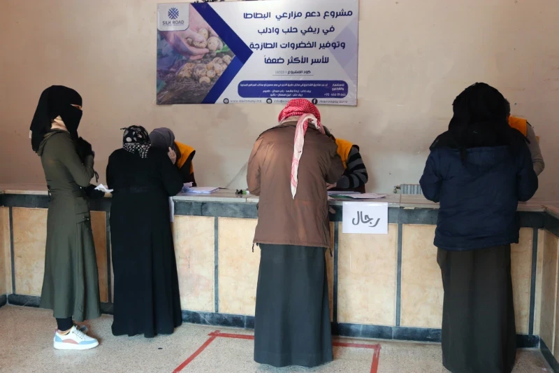 تسجيل عمال جمع محصول في مشروع طريق الحرير في دعم مزارعي البطاطا في ريفي إدلب و حلب