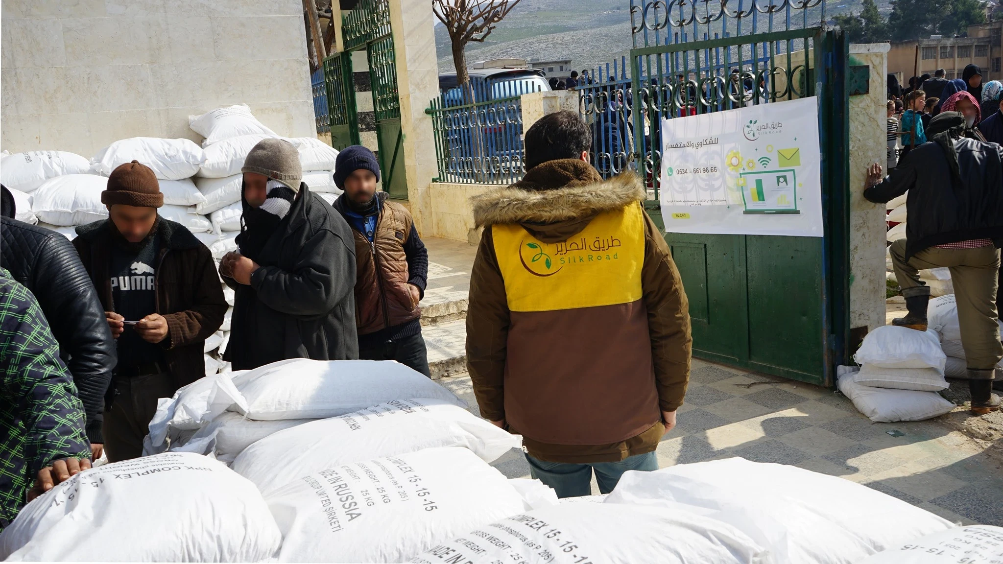 نشاط توزيع اسمدة اليوريا والأسمدة المركبة لمزارعي الزيتون