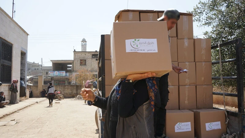 يستمر فريق منظمة طريق الحرير بحملات التوعية من مخاطر فيروس كورونا للوقاية والحد من انتشار هذا الفيروس بين السكان المحليين في مدينة إدلب وريفها