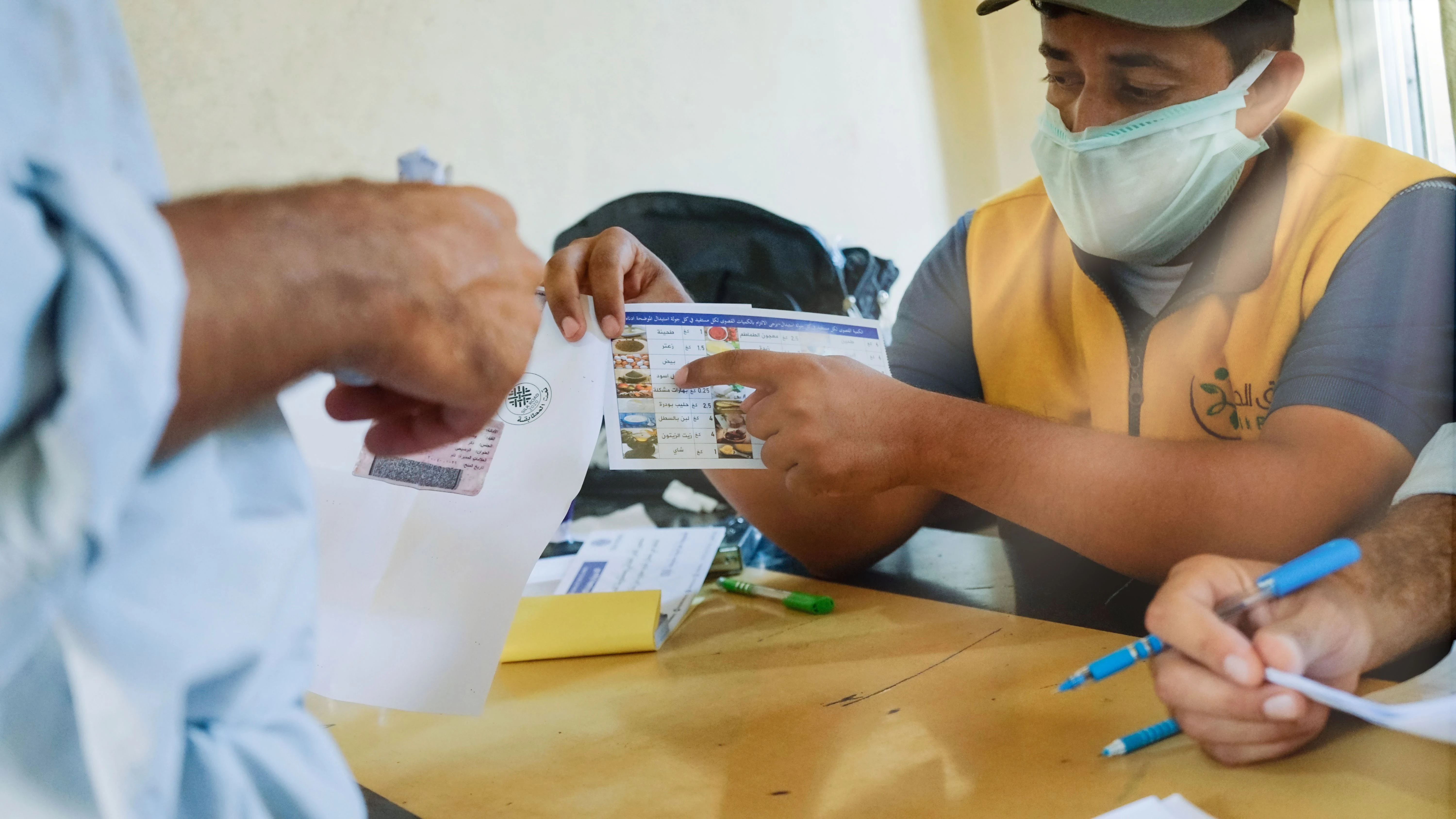 استكمال توزيع قسائم الدعم العذائي على المستفيدين في ريف إدلب - منطقة حارم