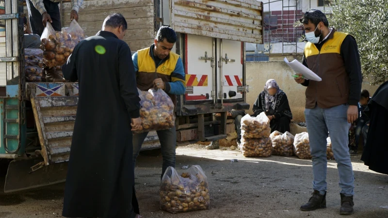 توزيع محصول البطاطا على المستفيدين من المقيمين والنازحين